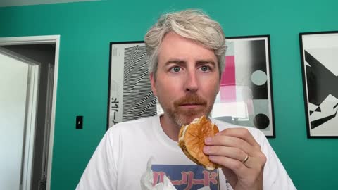 Joe from Food Wars tries KFC chicken sandwiches