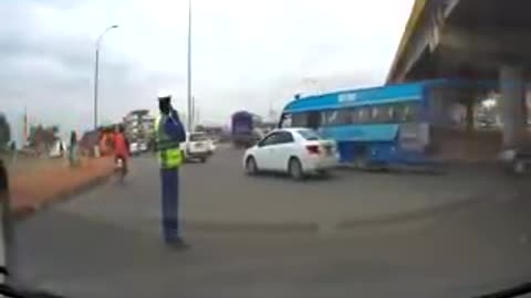 Kenyan Traffic Police Officer's Phone is snatched by Motor Cycle Rider