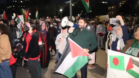 Crowd chants "Allahu Akbar" outside the gates of the White House in Washington, D.C.