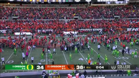 Oregon State fans STORM the field as they defeat the Oregon Ducks in Rivalry Week 👀