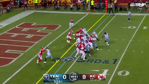 Derrick Henry takes a direct snap for the TD