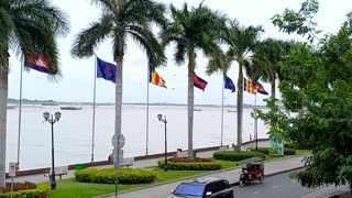 Retired traveler, Mekong River side in Phnom Penh