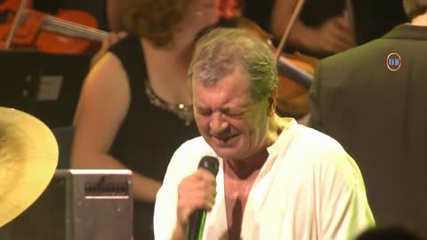 DEEP PURPLE - SMOKE ON THE WATER - LIVE 2011 - LIVE SHOW