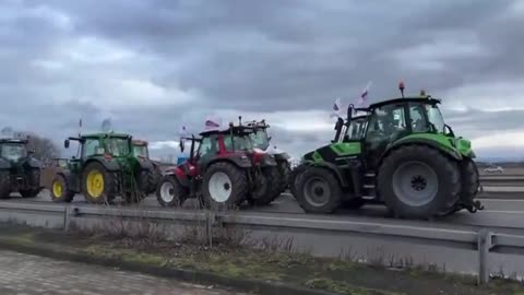 RIVOLTA FRANCESE – L'AUTOSTRADA A36 È COMPLETAMENTE BLOCCATA!