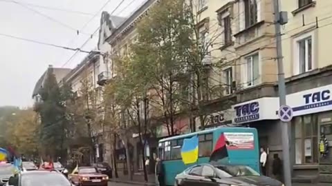 🚗🇺🇦 Ukraine Russia War | Footage of Car Convoy with Ukrainian and UPA Flags in Ukraine | RCF