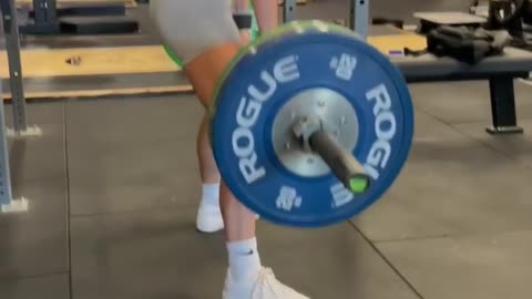 Gymgirl squats training