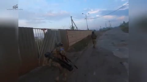 Ukrainian Soldiers Fighting With Russian Soldiers Helmet Cam Footage