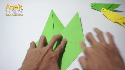 cara membuat origami belalang