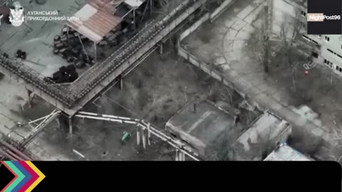 Russians exit the structures where they had been sheltering _ Ukraine war video footage