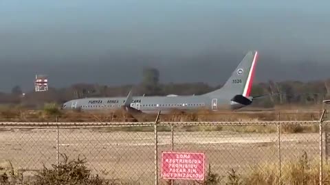 🇬🇧These armed groups fired at a Mexican Air Force plane at the Culiacán airport