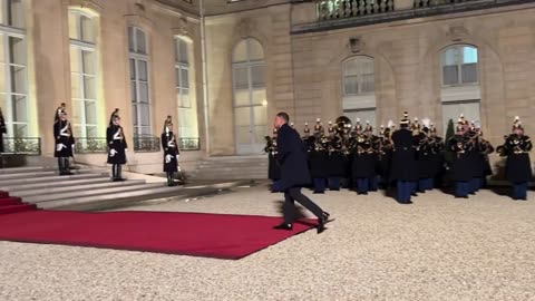 Kylian Mbappé arrives to meet with Emmanuel Macron, Nasser Al Khelaifi and Emir of Qatar.