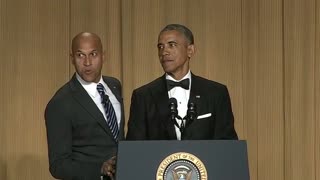 Obama pokes fun at himself and opponents at "nerd prom"