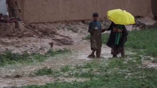 Inundaciones matan a 28 personas y destruye miles de casas en Afganistán