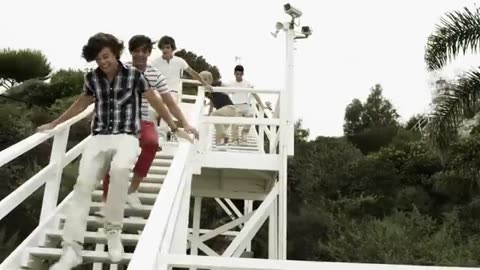 One Direction - What Makes You Beautiful (Official Video)