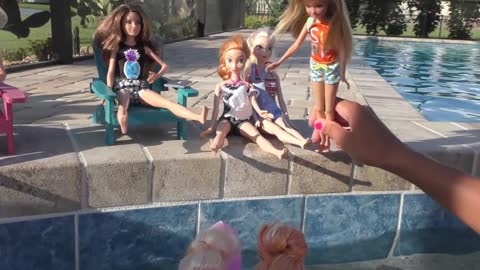 POOL ! Elsa and Anna toddlers - Barbie - boat ride - floaties - swim - water fun - splash