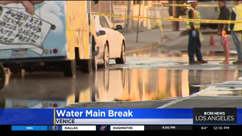 Crews work to fix water main break in Venice