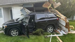 Indiana driver flees the scene after crashing into house