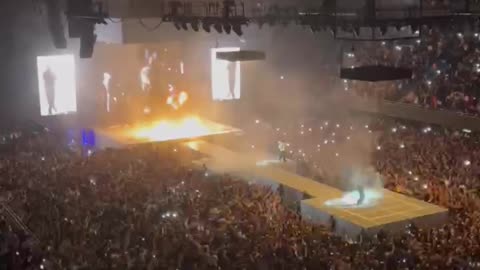 Kendrick Lamar performing family ties at Ziggo Dome Amsterdam