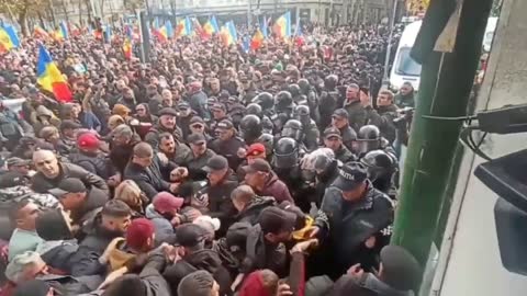 Protesters in Chisinau Clash With Police
