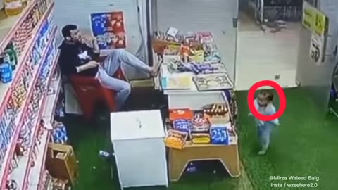 Dangerous thief stealing from shop 🤣🤣