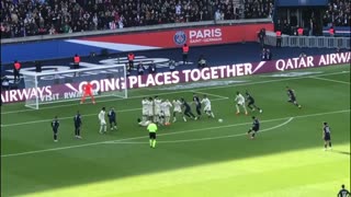Leo Messi scored a super free kick to secure the points for psg