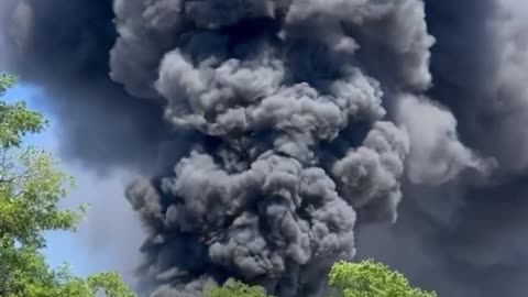 Massive fire at a chemical plant in Brunswick, GA has produced a large toxic plume.