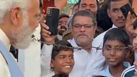 PM Modi's adorable conversation with young kids in Kalaburagi, Karnataka
