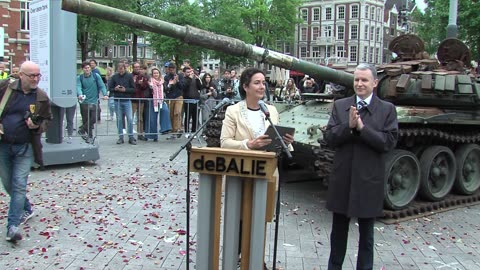 Russische Tank tentoongesteld op Leidseplein