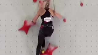 Aleksandra Mirosław breaking the speedclimbing world record