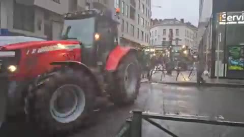 Farmers successfully navigate past police roadblocks in Brussels.