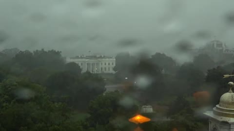 Lightning strikes at Lafayette Park near White House