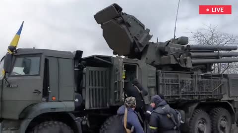 Russian "Pantsir-S" with Ukrainian flag being used against Russians.