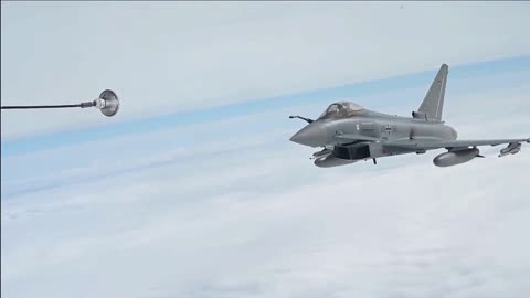 Pnavia Tornado And Eurofighter Typhoon in-flight refueling