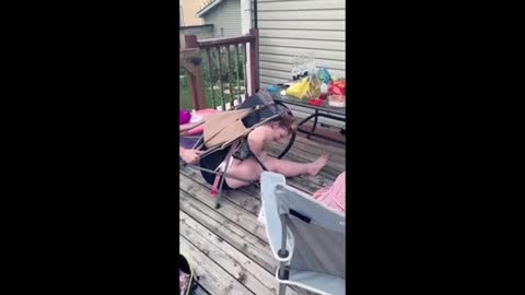 Woman gets stuck in chair and can't get out👏🏽