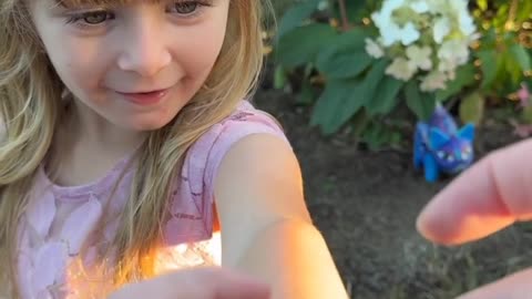 Sweet girl with natures flower bracelet 💮