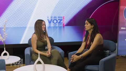 Flor Robledo conversa con Elizabeth Torres