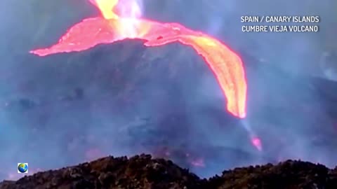 You've never seen anything like it: a lava tsunami covers the island