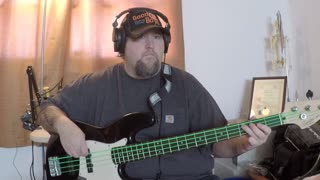 Bass cover of "Beverly Hills" by Weezer