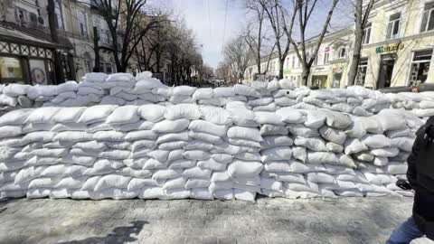 El centro de Odesa, lleno de trincheras mientras los rusos intensifican los ataques