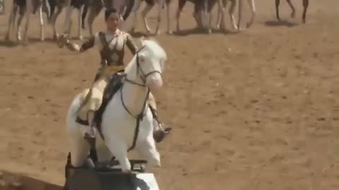 Kangana Ranaut FUNNY Horse Riding in Manikarnika movie _ Shooting spot Comedy