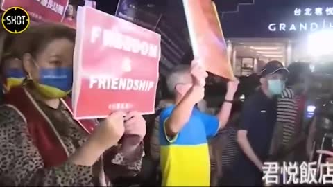 Na Tchaj-wanu vlály ukrajinské vlajky a křičeo se vítej, Nancy Pelosiová
