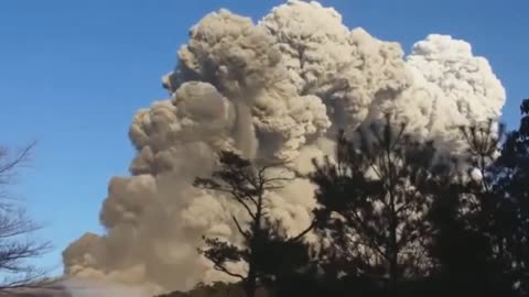10 Rare Volcanic Eruption Caught in camera