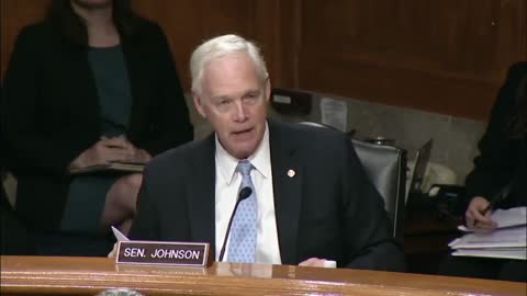 🚨BREAKING: Ron Johnson CONFRONTS Democrat senator for Lying about Russian dis-information...