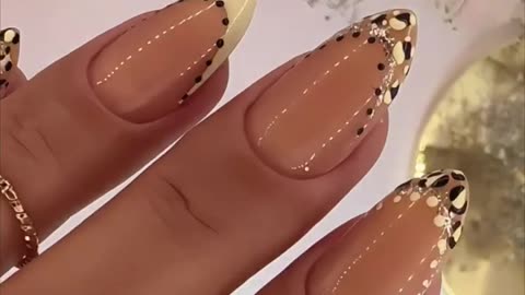 nails with leopard details