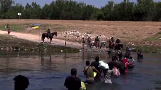Texas Troopers Spring Into Action On Horseback To Stop Illegal Immigrants