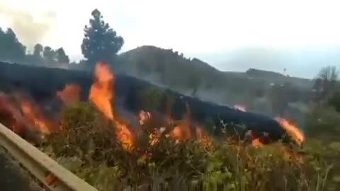 Canary Islands: Volcano Erupts