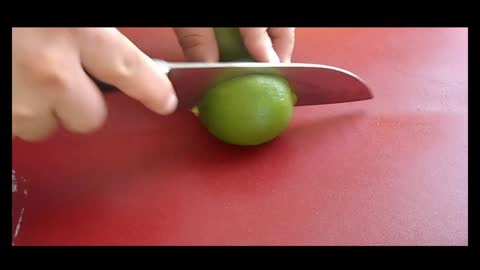 How to Cut a Lime THE RIGHT WAY
