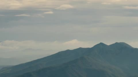 Landscape of a mountain range seen from the top of a mountain