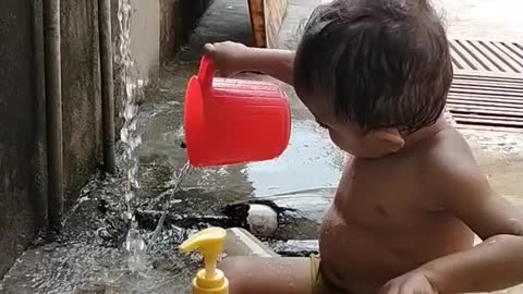 pani di gal(40 million views🎊)cute baby play with water #shorts