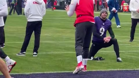 Kelce tossing all of Justin Tucker’s stuff 😂